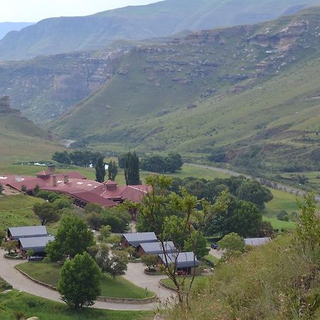 Golden Gate Hotel And Chalets Clarens Exterior photo